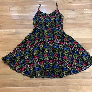 Flower dress. Size M. Adjustable straps. Side zipper.